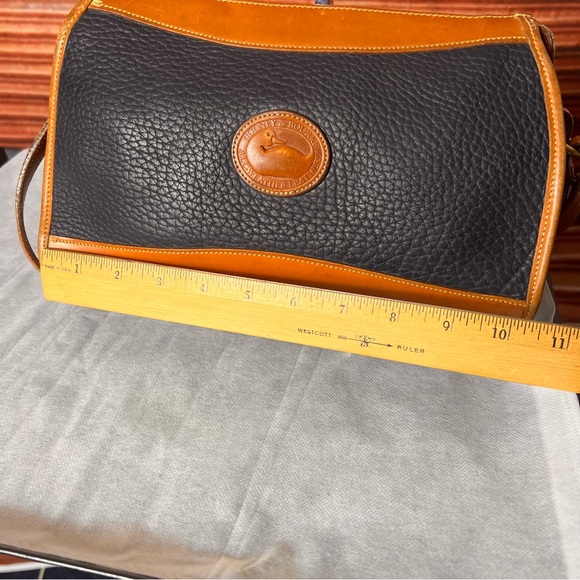 Dooney & Bourke Black and Tan Leather Crossbody Shoulder Bag, great condition - Picture 14 of 17